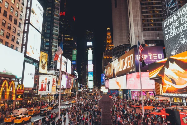 Visitar a Times Square é uma ótima alternativa para curtir a noite em Nova York