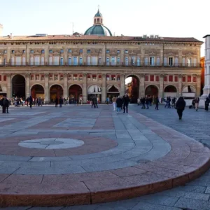 A Piazza Maggiore é um dos pontos turísticos de Bolonha que mais recebe visitantes / Foto: Claudio Caridi Libero