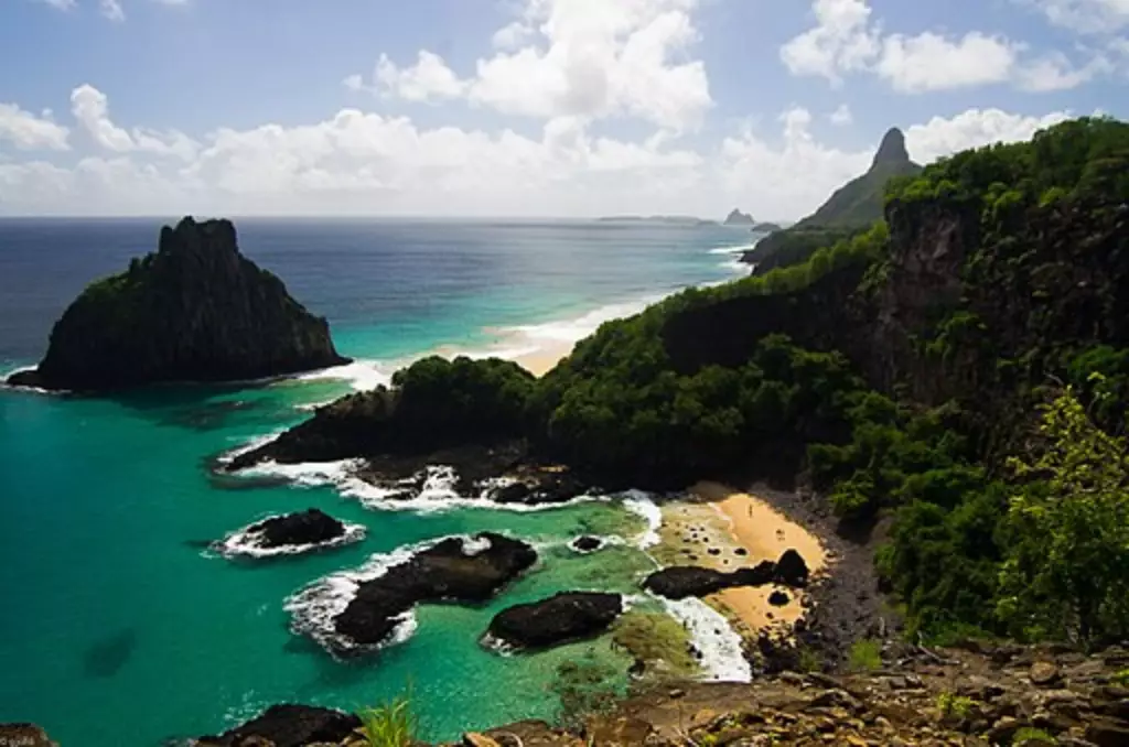 Baía_dos_Porcos,_Fernando_de_Noronha

Author	guilherme jofili