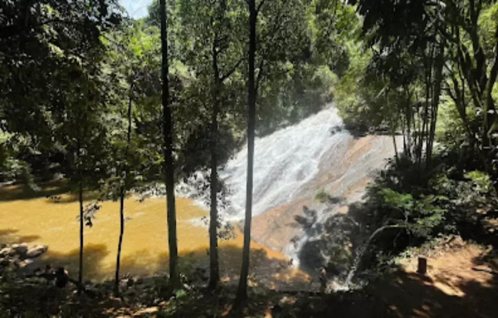 Cachoeira de Buenos Aires: um paraíso natural em Guarapari
Cachoeiras em Guarapari