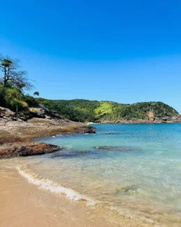 Praia da Ferradurinha O Refúgio Secreto em Armação dos Búzios