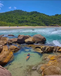 Praia dos Ilhéus, na bela Governador Celso Ramos.