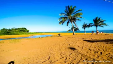 Praia de Barra do Sahy: Um Paraíso Escondido em Aracruz