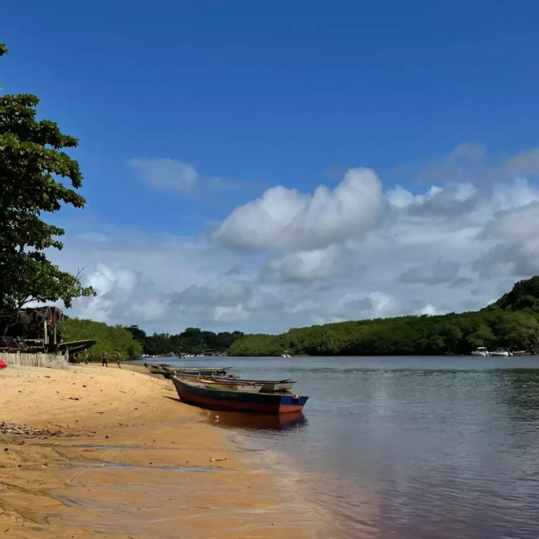 Explorando a Praia da Barra em Caraíva no Sul da Bahia