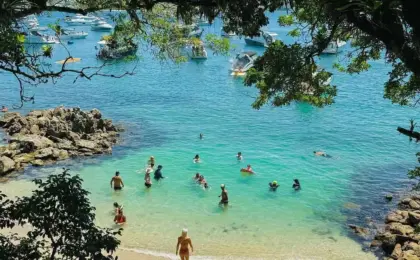 praia do bigua a menor praia de bombinhas. santa catarina
