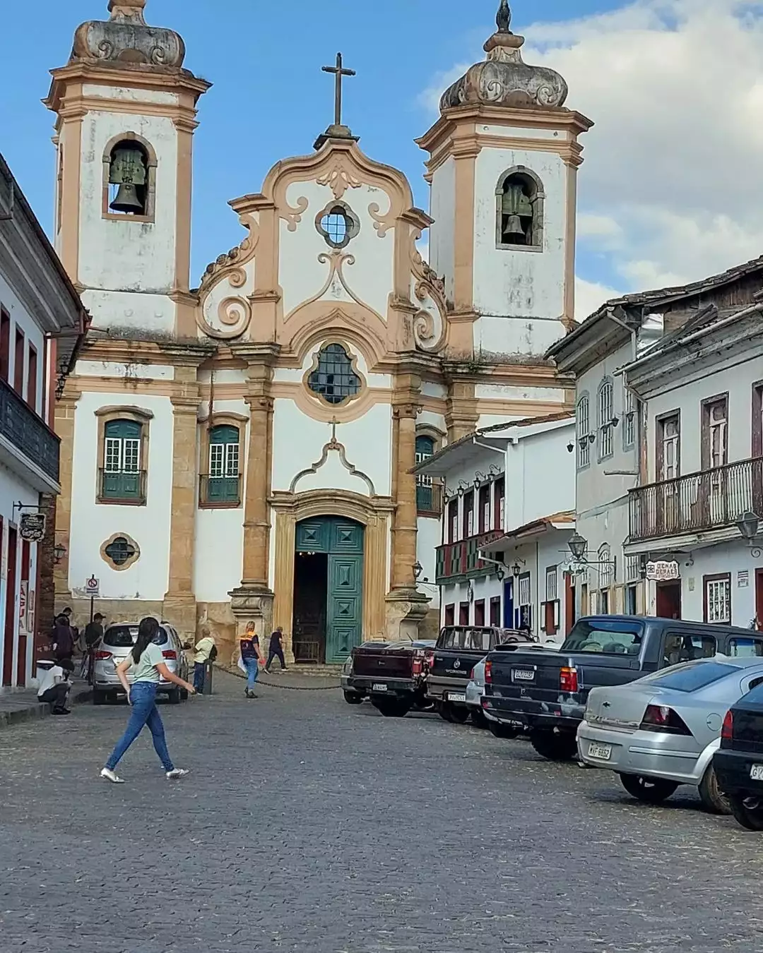 Igreja e casario histórico em Ouro Preto, Minas Gerais