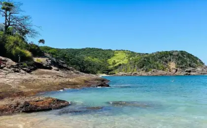 Praia da Ferradurinha O Refúgio Secreto em Armação dos Búzios
