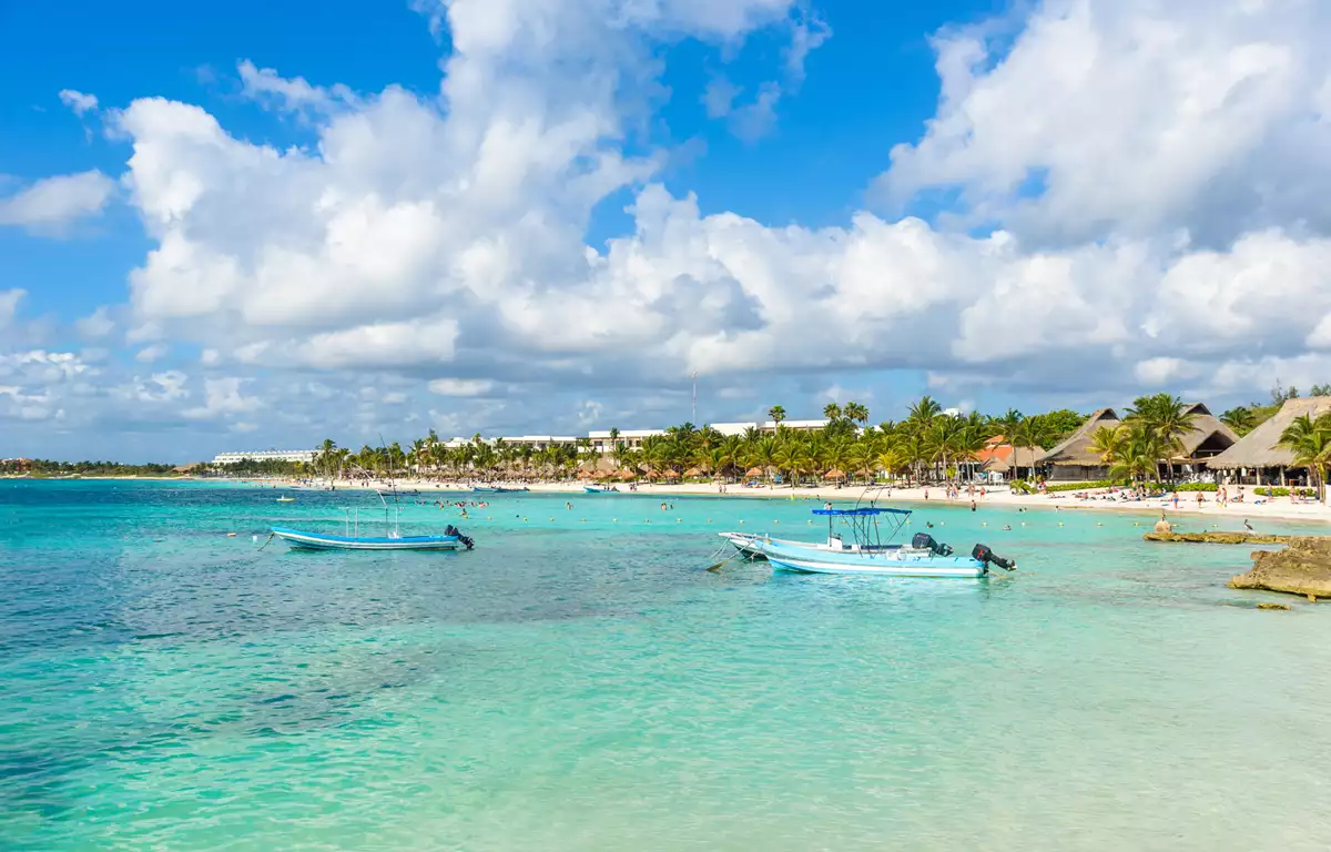Akumal no México com praia de água cristalina e tartaruga marinha na Riviera Maya