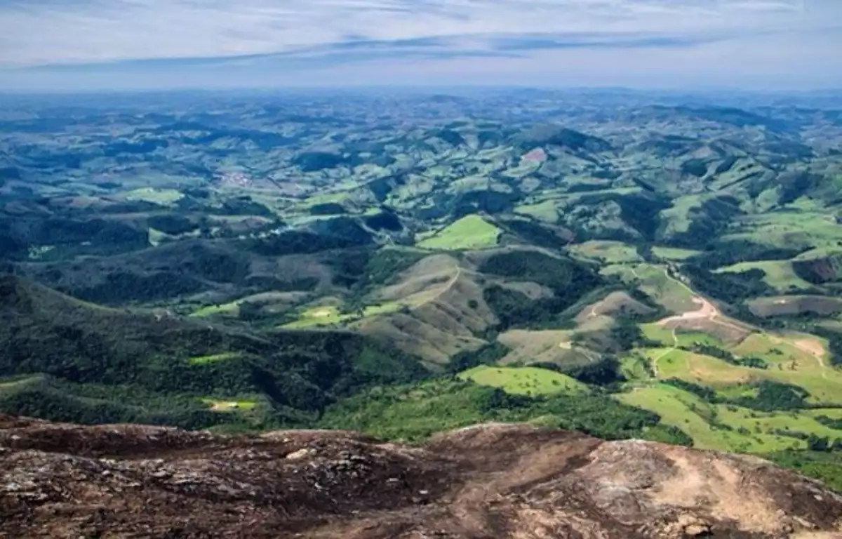 Baependi em Minas Gerais com cachoeira montanhas e paisagem da Serra da Mantiqueira