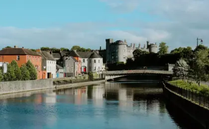 Kilkenny na Irlanda: História, Cultura e Roteiro 11 Kilkenny Foto de Kat Kelley na Unsplash