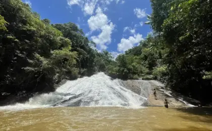 Cidade de Guarapari: Entre o Mar e a Montanha, um Paraíso Natural te Espera! 15 Cachoeira do Bravin Refúgio Perfeito em Guarapari