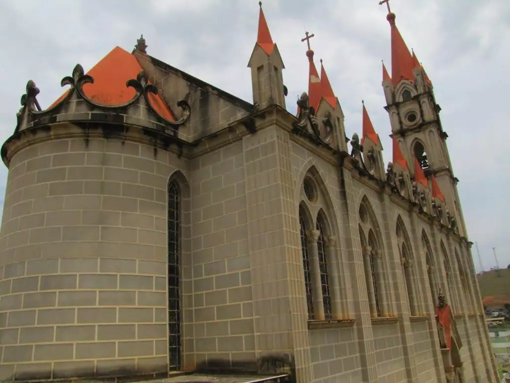 Igreja Nossa Senhora Medianeira de Todas as Graças, em Itaguaçu