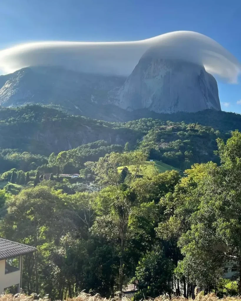 Imagens da Nuvem pendurada em Pedra Azul