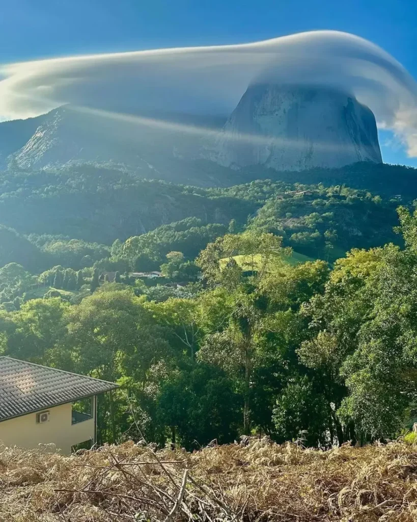 Imagens da Nuvem pendurada em Pedra Azul