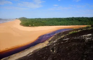 Lagoa de Caraís no Parque Estadual Paulo César Vinha