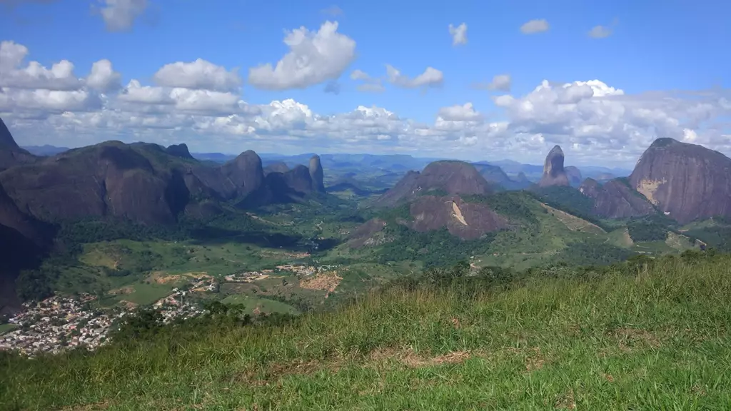 Pedra Agulha em Pancas,