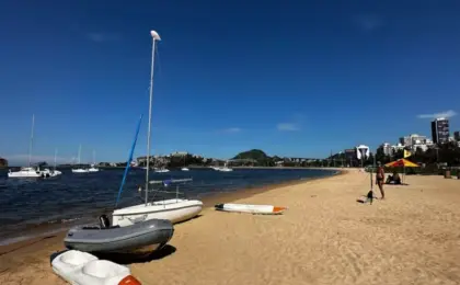 As 10 Melhores Praias do Espírito Santo: Beleza e Infraestrutura 11 Praia da Guarderia em Vitoria (2)