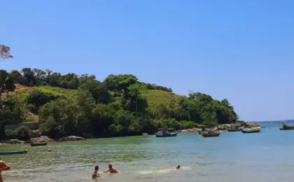 Praia de Inhaúma: Um Refúgio Tranquilo em Anchieta 12 Praia de Inhaúma