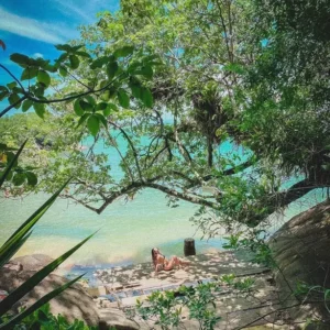 Praia do Morcego Um Tesouro Oculto em Guarapari