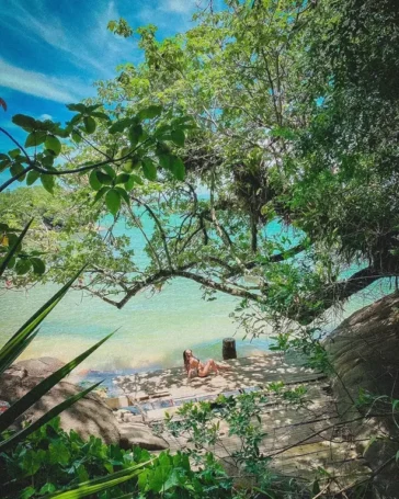 Praia do Morcego Um Tesouro Oculto em Guarapari