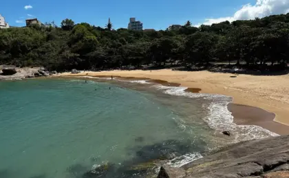 A PRAIA DOS PADRES: UM TESOURO ESCONDIDO EM GUARAPARI 11 Praia dos Padres, Guarapari