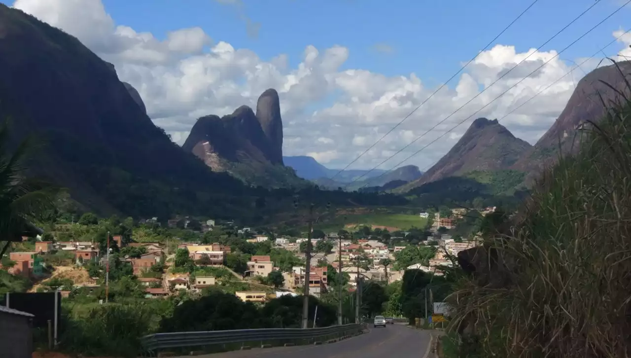 Pedra do Camelo e pontões em roteiro por Pancas
