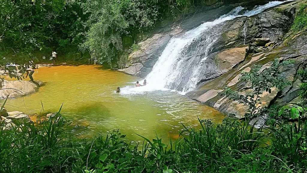 Cachoeira do Loyola Um Refúgio Natural em Todos os Santos, Viana - ES