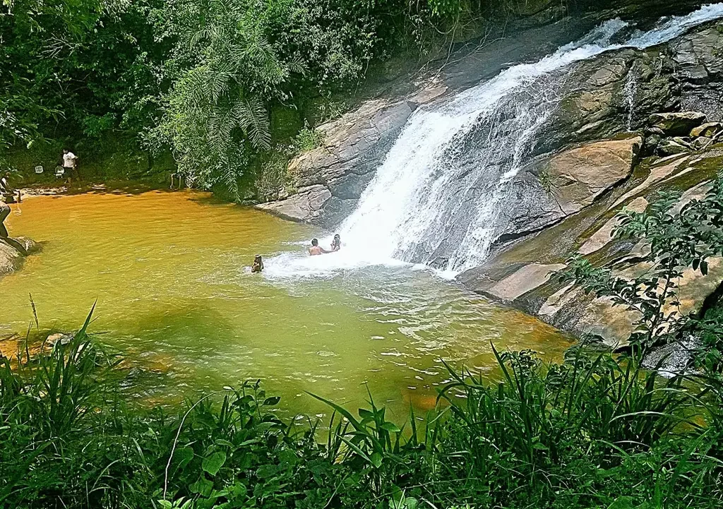 Cachoeira do Loyola Um Refúgio Natural em Todos os Santos, Viana - ES