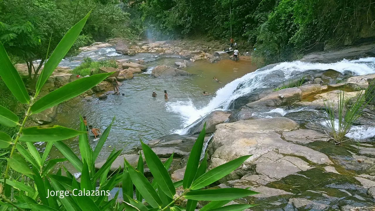 Cachoeira do Loyola Um Refúgio Natural em Todos os Santos, Viana - ES