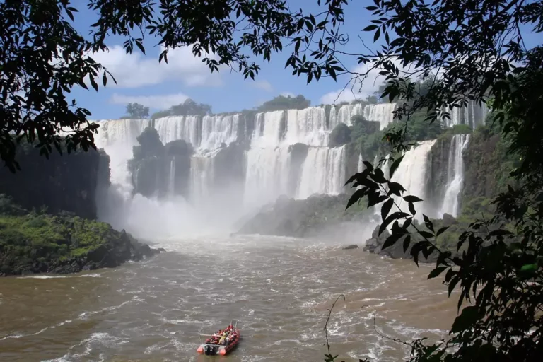 Iguaçu e Vila Velha Destaques dos Parques Naturais do Brasil