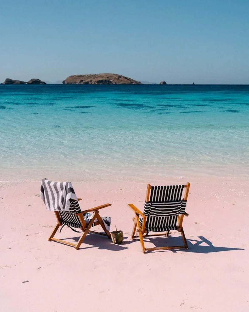 Praia da Barbie? Conheça a Pink Beach, na Indonésia