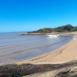 Praia de Quitiba em Anchieta