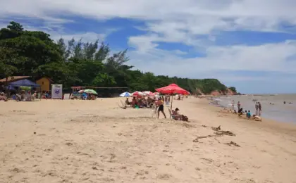 Praia dos Cações: Um Refúgio de Tranquilidade em Marataízes, ES 10 Praia dos Cações