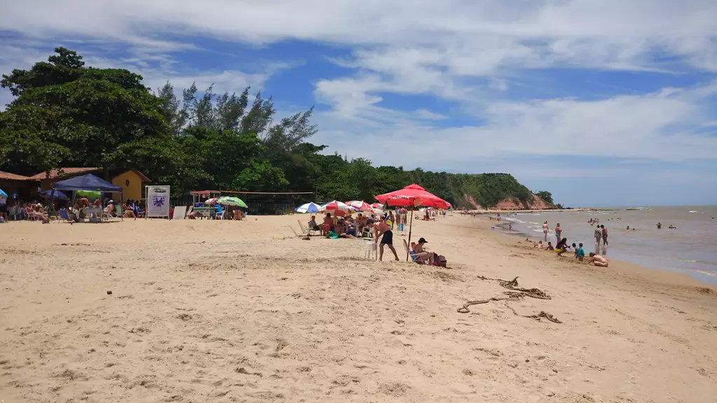 Praia dos Cações Um Refúgio de Tranquilidade em Marataízes, ES