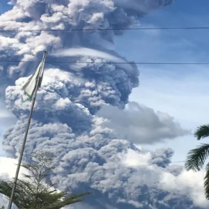 Erupção no Vulcão Monte Kanlaon