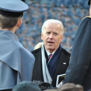 Biden encerra mandato com carta de despedida