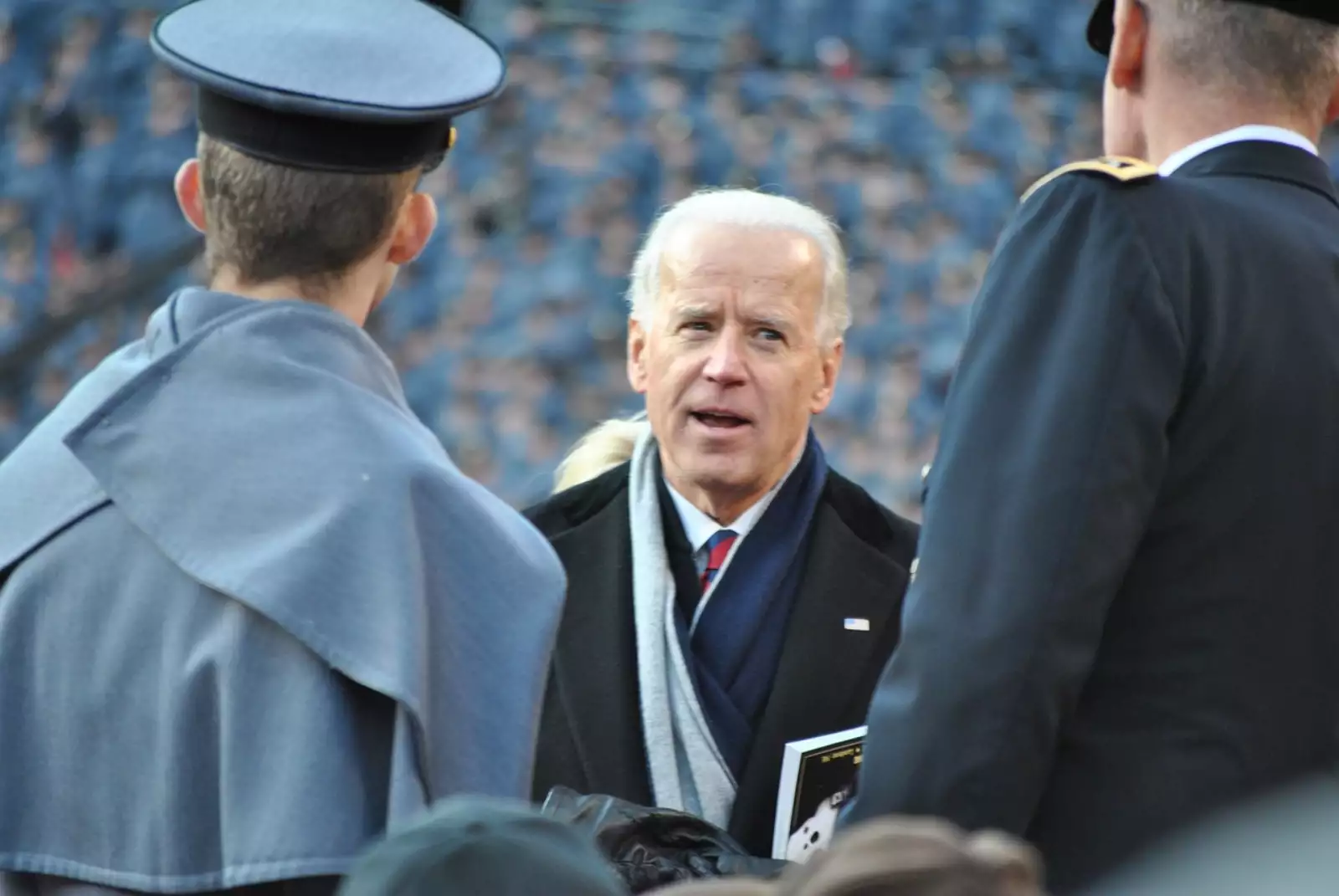 Biden encerra mandato com carta de despedida