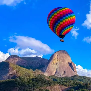 Balões em Pedra Azul Balões em Pedra Azul: 1º Festival de Balonismo com voos temáticos