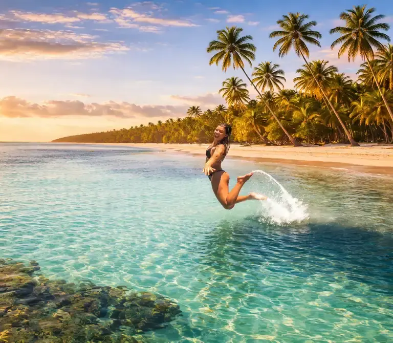 "Paisagem paradisíaca com águas turquesas e coqueiros na Praia dos Carneiros, ilustrando as melhores praias próximas a Porto de Galinhas."