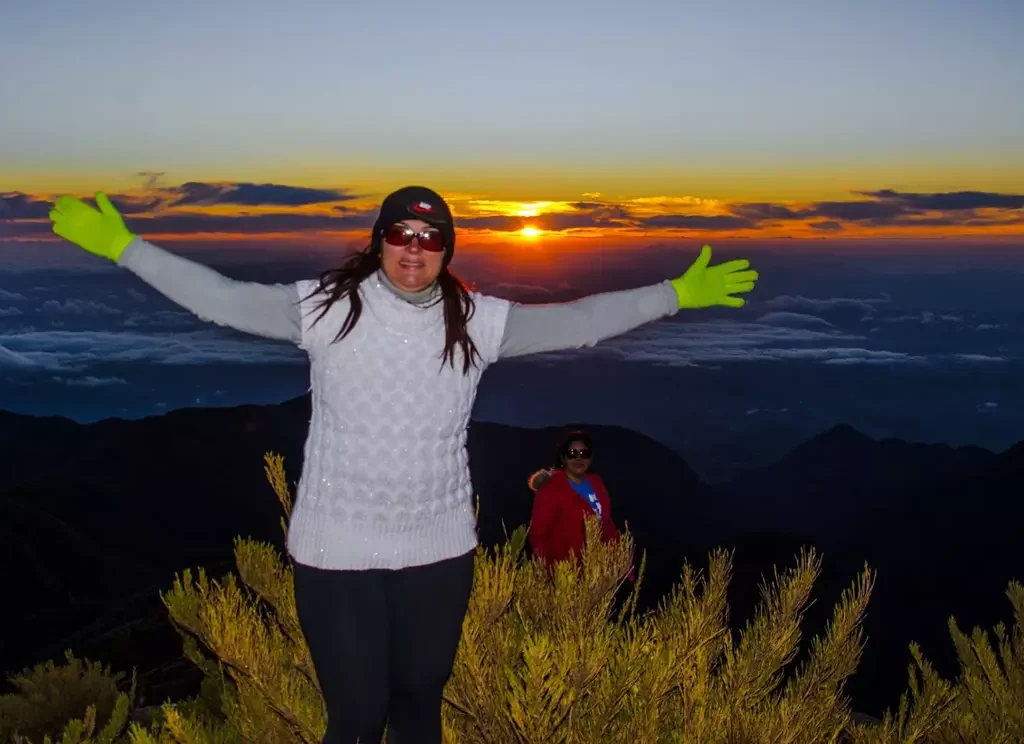 Top 10 Montanhas Mais Altas do Espírito Santo Que Vão Te Fazer Subir Até o Céu! 1 Pôr do sol no Pico da Bandeira, Caparaó