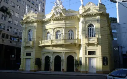 4 Teatros em Vitória: um roteiro cultural perfeito para dias de chuva 8 Theatro Carlos Gomes