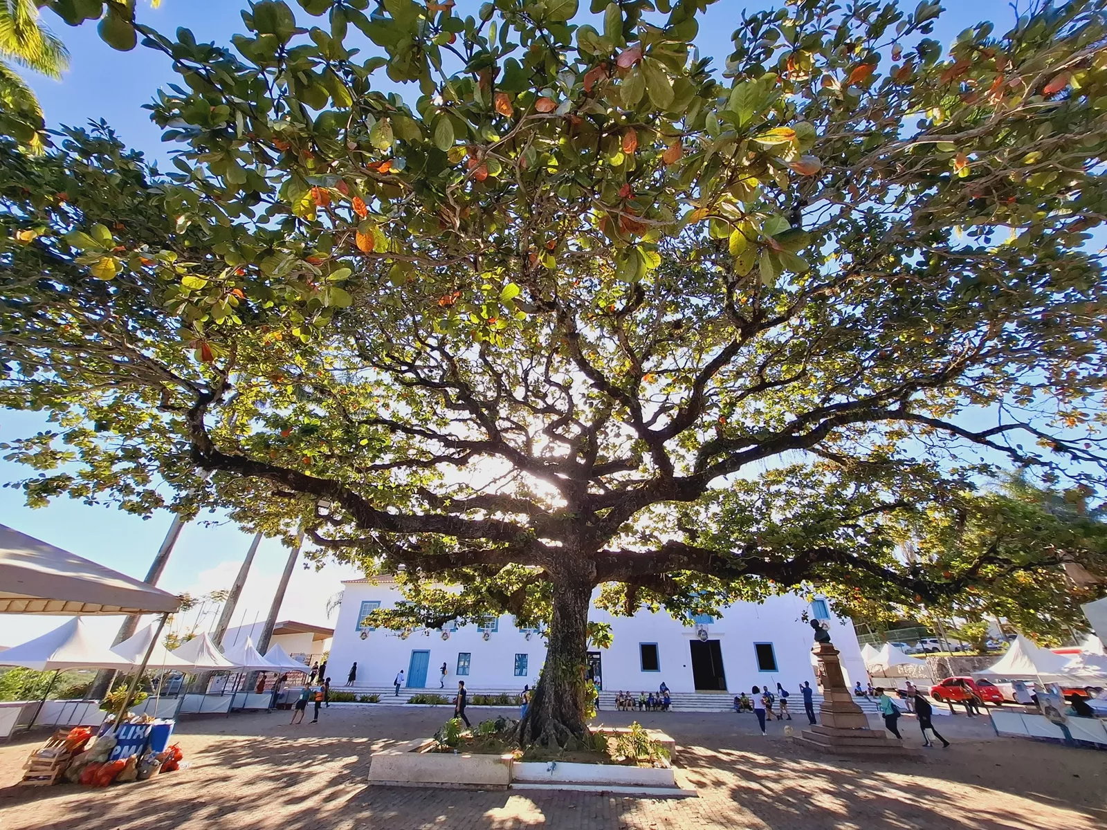 Grupo de peregrinos durante os Passos de Anchieta no litoral capixaba