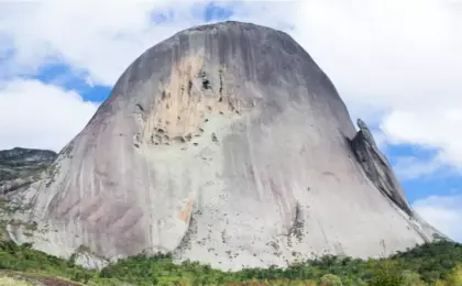 A Lenda dos Arranhões da Pedra Azul 17 A Lenda dos Arranhões da Pedra Azul