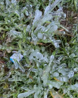 Cachoeira Congelada no Caparaó Inverno Surpreendente no ES