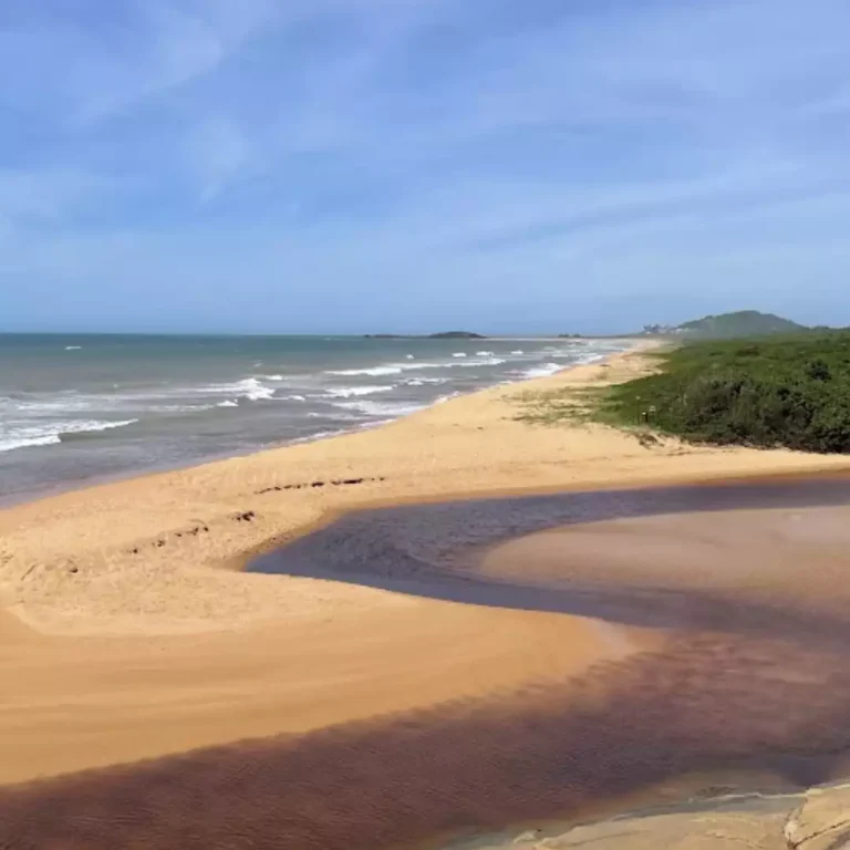 Praia de Setiba Seu Refúgio em Guarapari