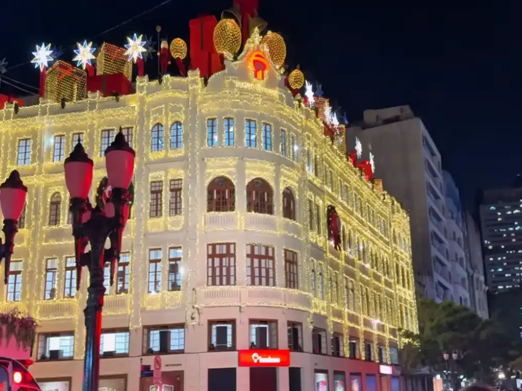 70 Mil Lotam Natal do Palácio Avenida em Curitiba!