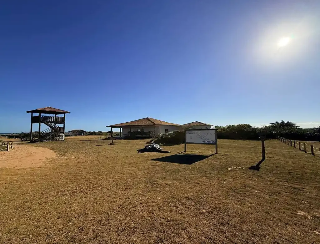 Abandono no Tamar de Regência: turistas denunciam estrutura em ruínas