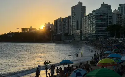 Calor Leva Multidão às Praias de Guarapari Neste Sábado 10 Calor Leva Multidão às Praias de Guarapari Neste Sábado