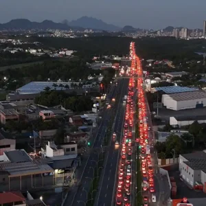 Haja paciência: Volta das praias trava Rodosol e BR-262 neste fim de tarde