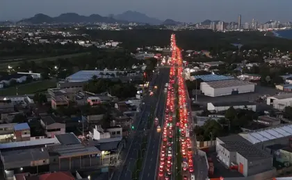 Haja paciência: Volta das praias trava Rodosol e BR-262 neste fim de tarde